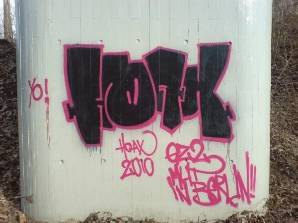 Graffiti Bombing in Bayreuth - Photo by dripslover - hoax, milf (2010)