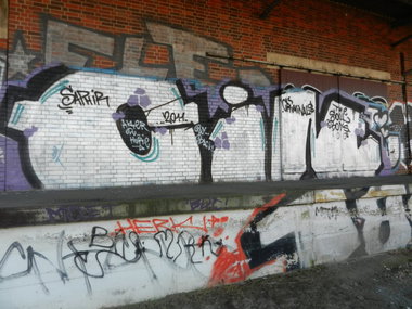 Graffiti Bombing in Berlin - Photo by dripslover - saphir, cin