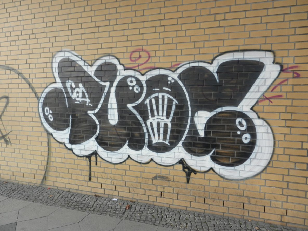 Graffiti Wall in Berlin - Photo by dripslover - coa