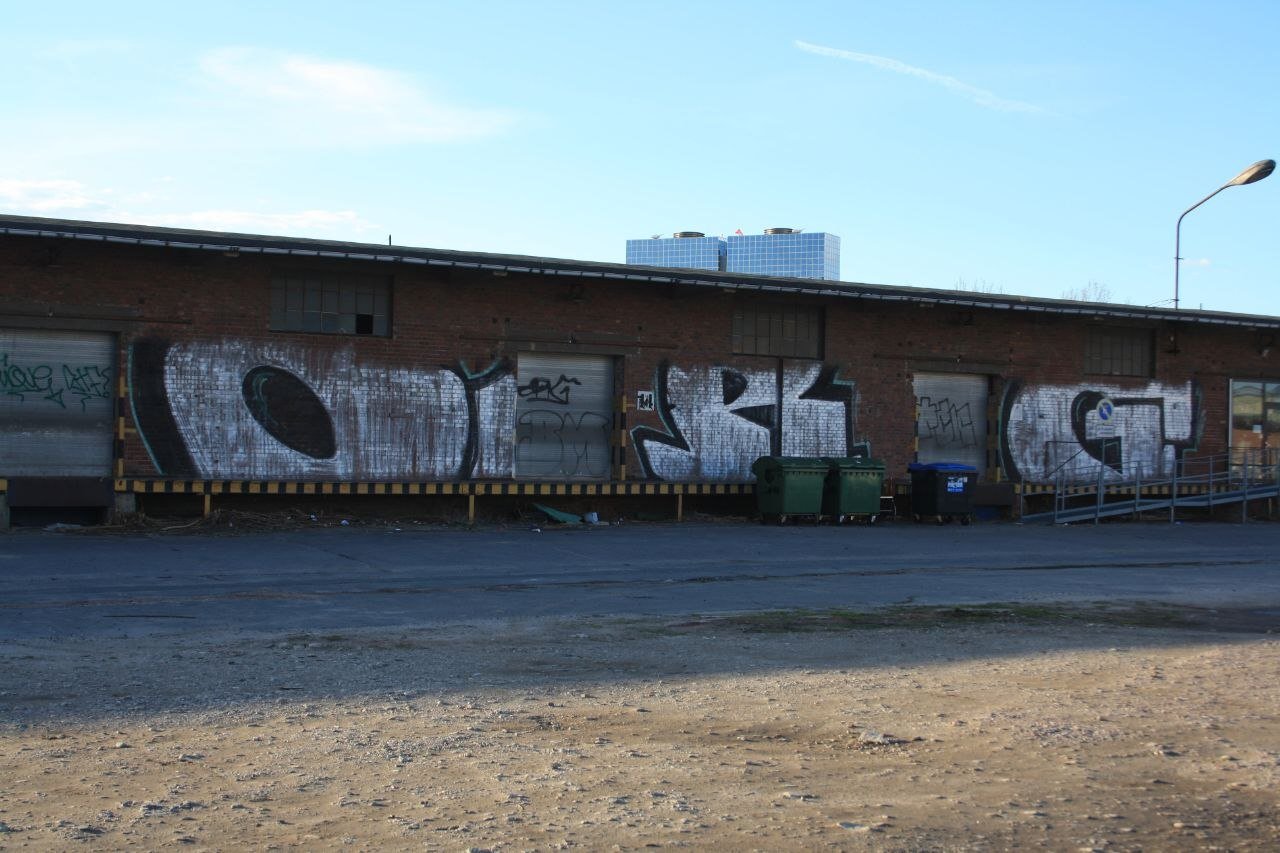 Graffiti Bombing in Leipzig - Photo by dripslover - org