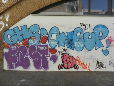 Graffiti Bombing in Berlin - Photo by dripslover - rocco, prc, 1up
