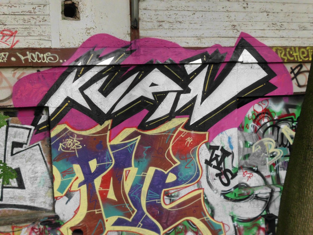 Graffiti Wall - Photo by dripslover - kurin, pote