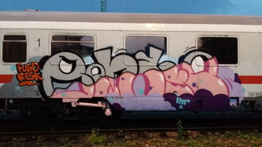 Graffiti Train - Photo by dripslover - behave, inf, fluid