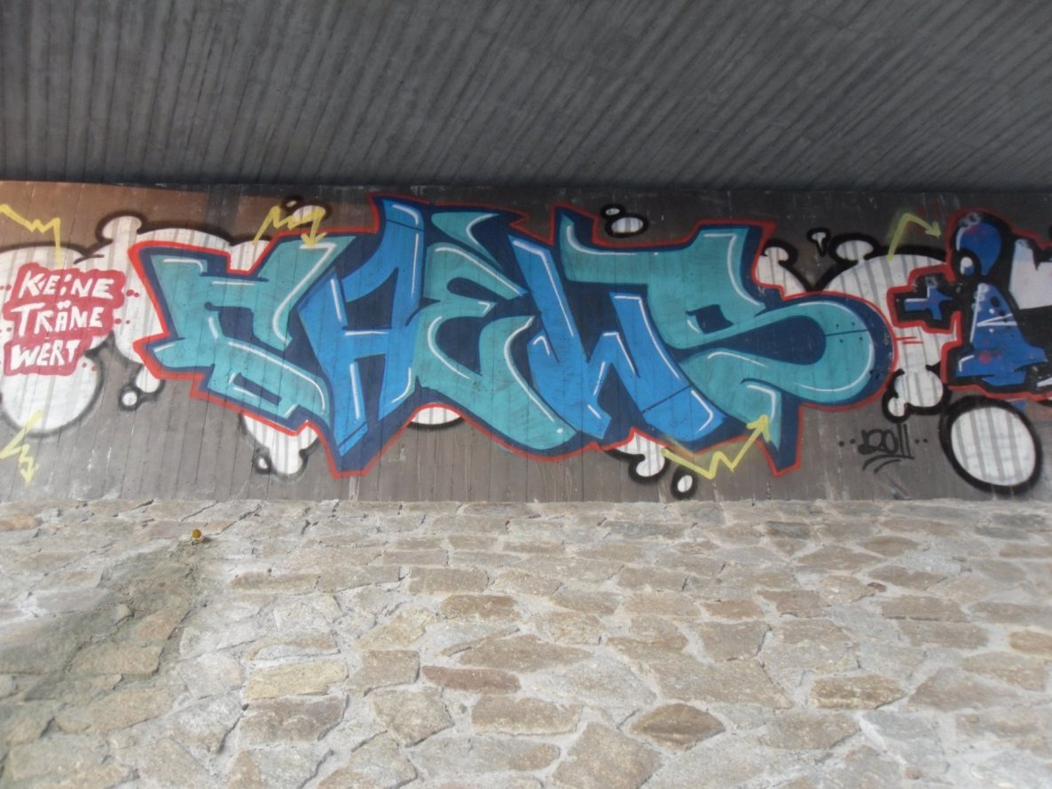 Graffiti Wall in Bayreuth - Photo by dripslover - chews, asf
