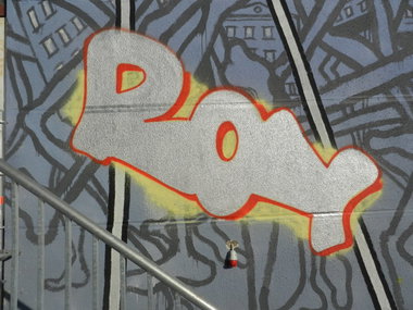 Graffiti Bombing in Berlin - Photo by dripslover - roy