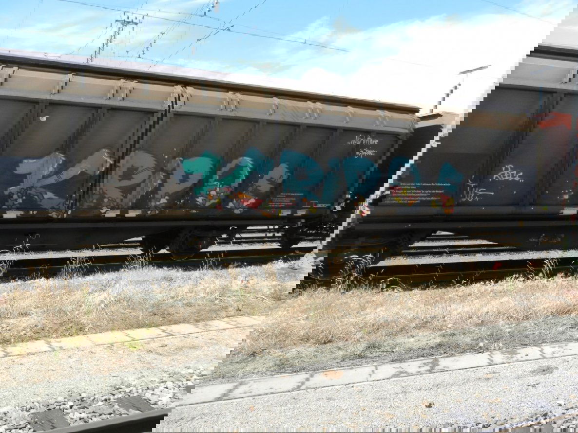 Graffiti Train in Frankfurt - Photo by dripslover - kripoe (2011)