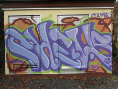 Graffiti Wall - Photo by dripslover - chews, asf