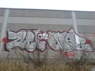 Graffiti Bombing - Photo by dripslover - gfs, one2