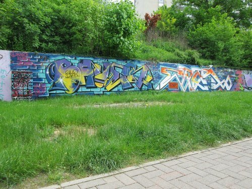 Graffiti Wall - Photo by drkool - bauer, ezzr, zoom
