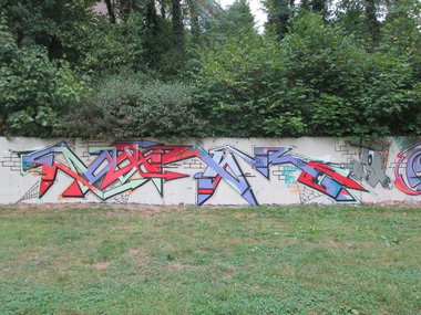 Graffiti Wall - Photo by drkool - ezzrer, off
