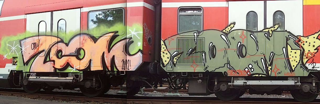 Graffiti Train - Photo by drkool - zoom, zoom