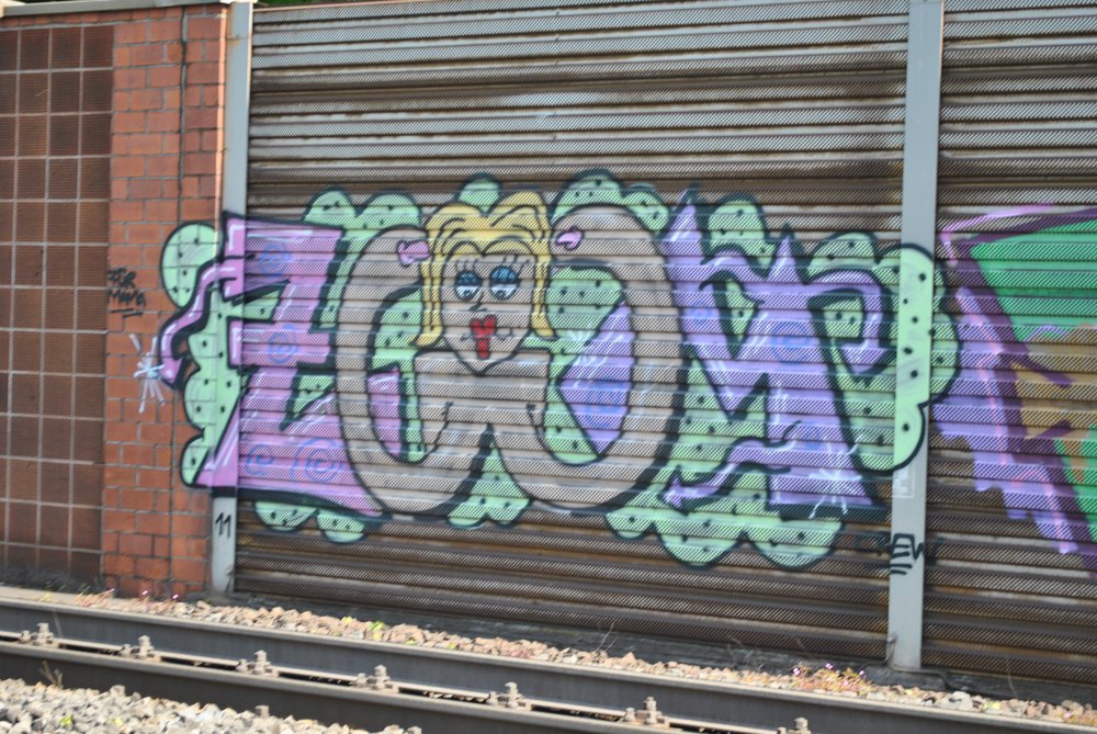 Graffiti Bombing - Photo by drkool - zoom