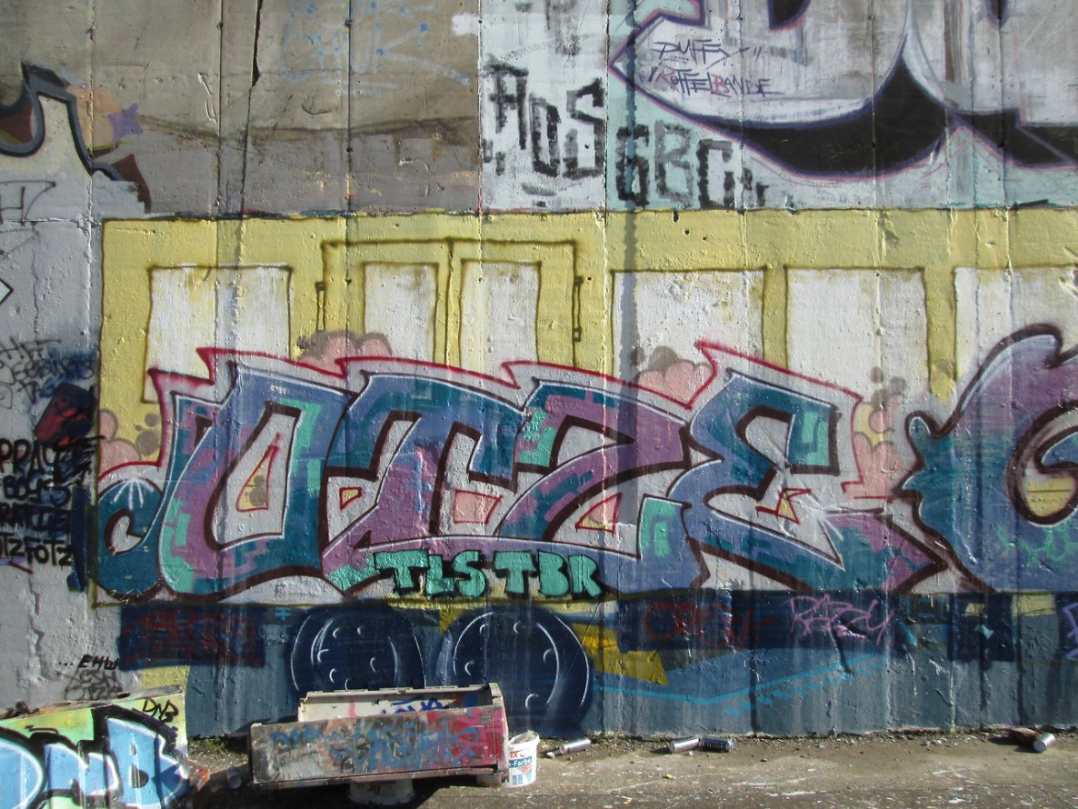 Graffiti Wall - Photo by drkool - otze, tls, tbr