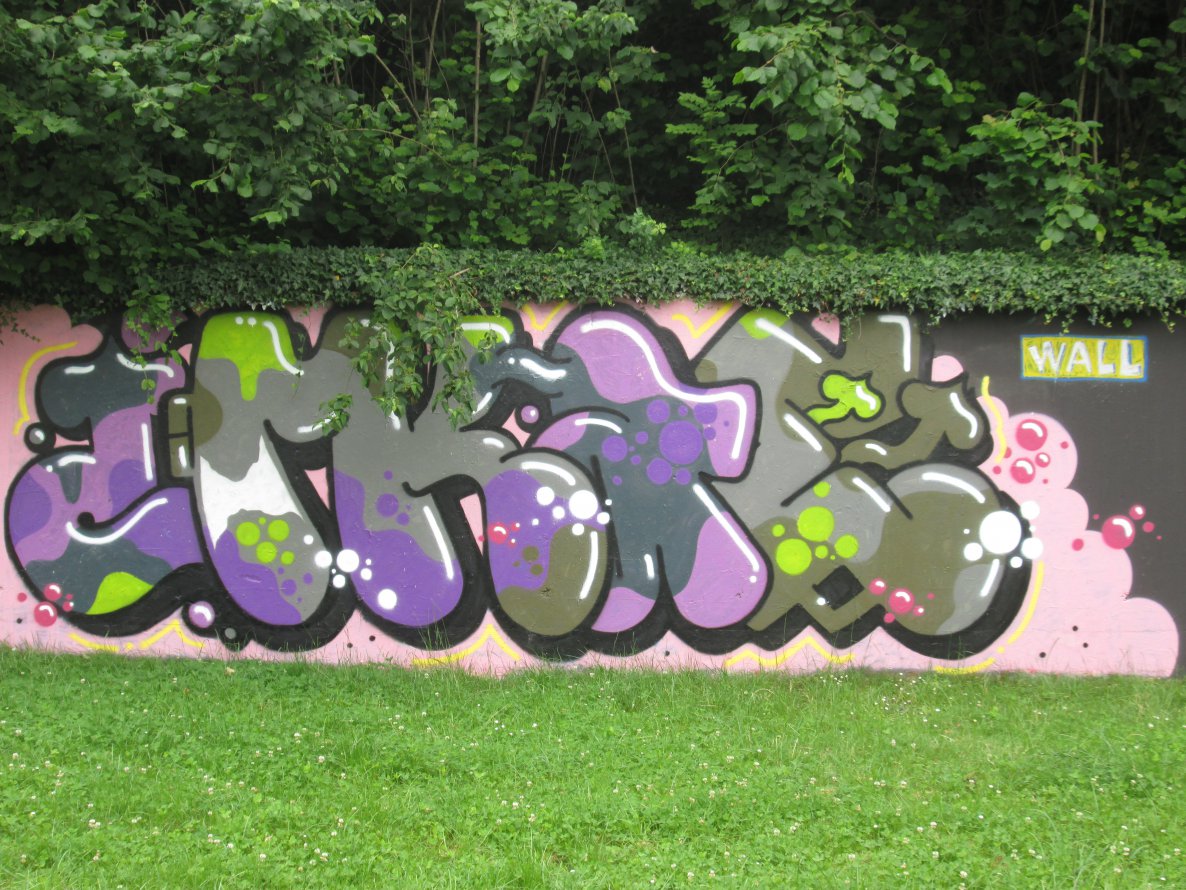 Graffiti Wall - Photo by drkool - mkae