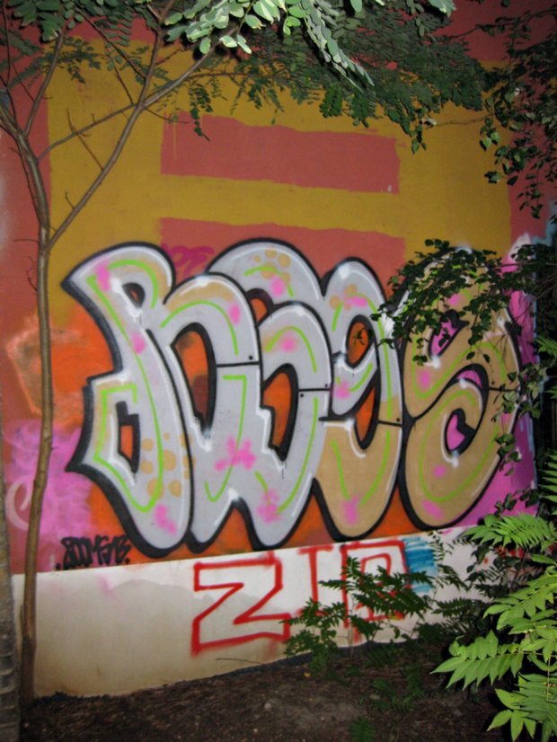 Graffiti Wall - Photo by drkool