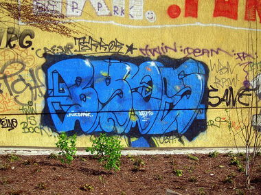 Graffiti Bombing - Photo by drkool - zoom