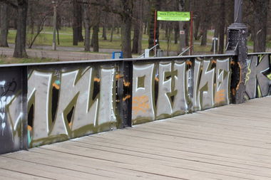 Graffiti Bombing - Photo by drkool