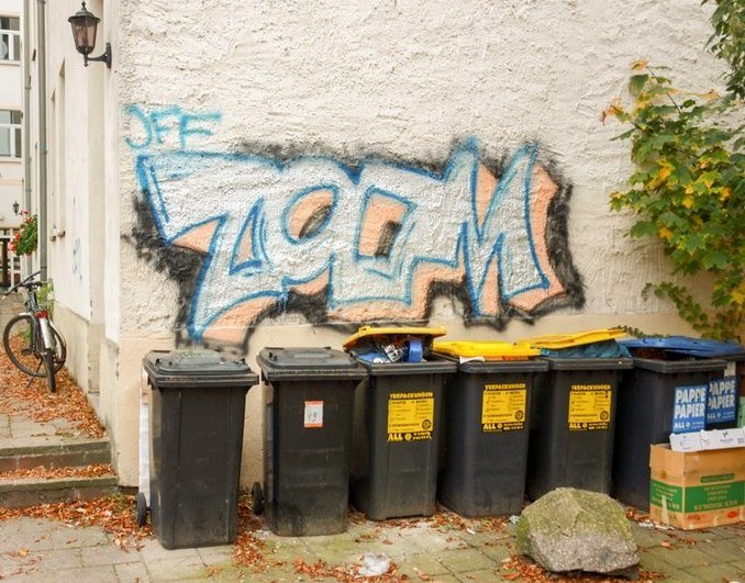 Graffiti Bombing - Photo by drkool - zoom