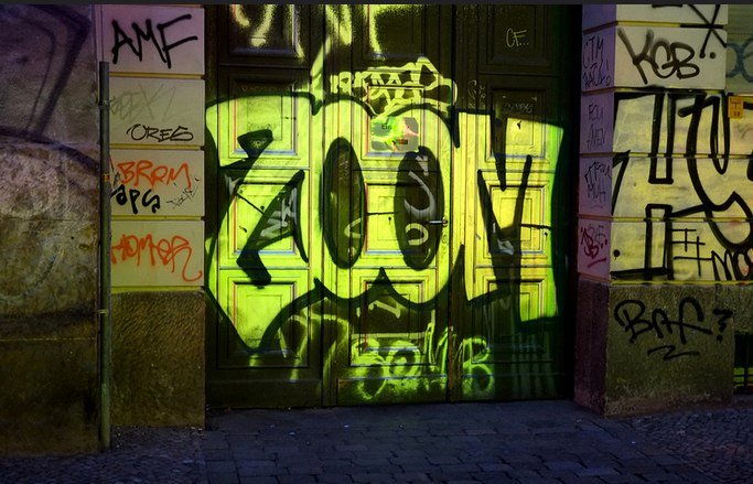 Graffiti Bombing - Photo by drkool - zoom