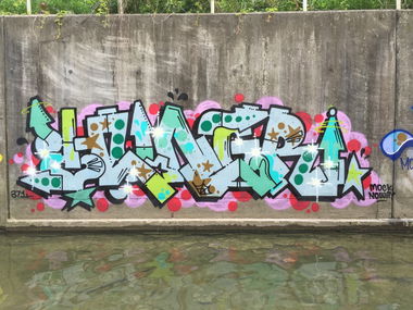 Graffiti Wall - Photo by drkool