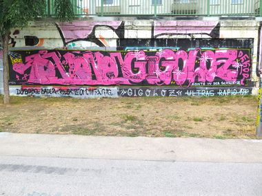 Graffiti Wall - Photo by drkool (2015)