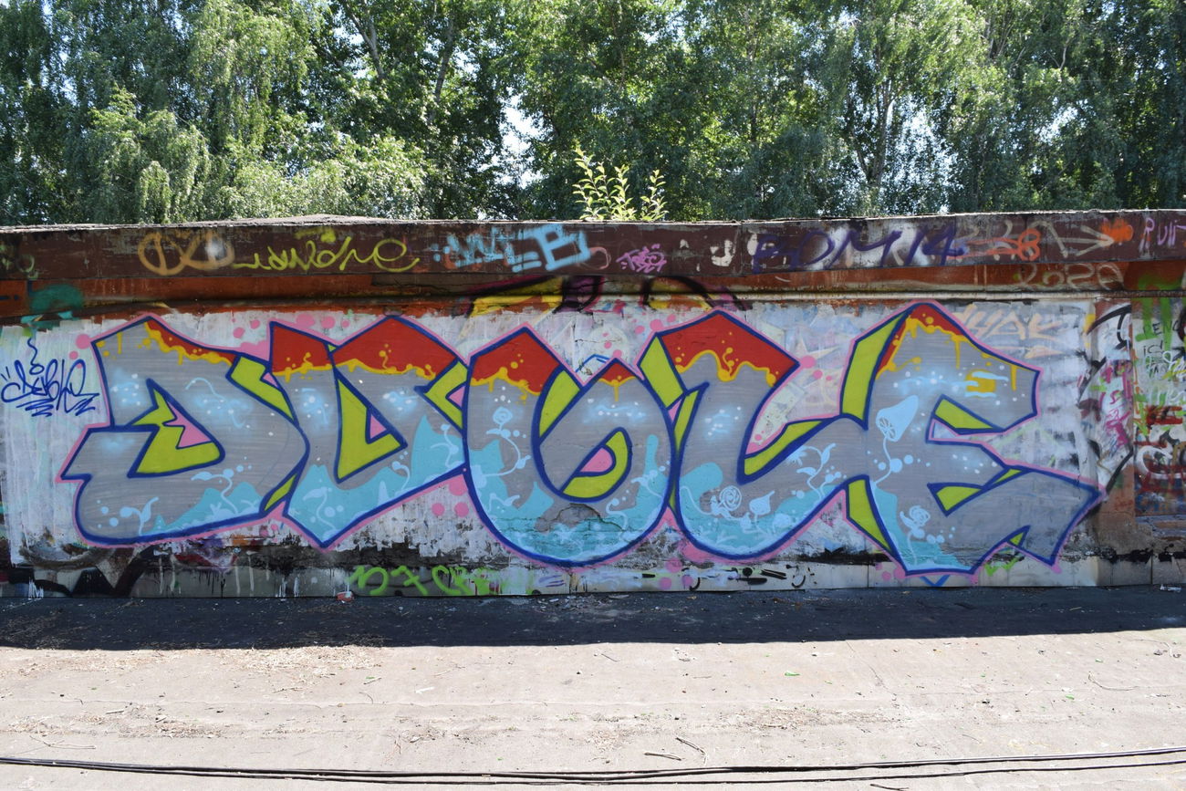 Graffiti Wall - Photo by duble (2015)