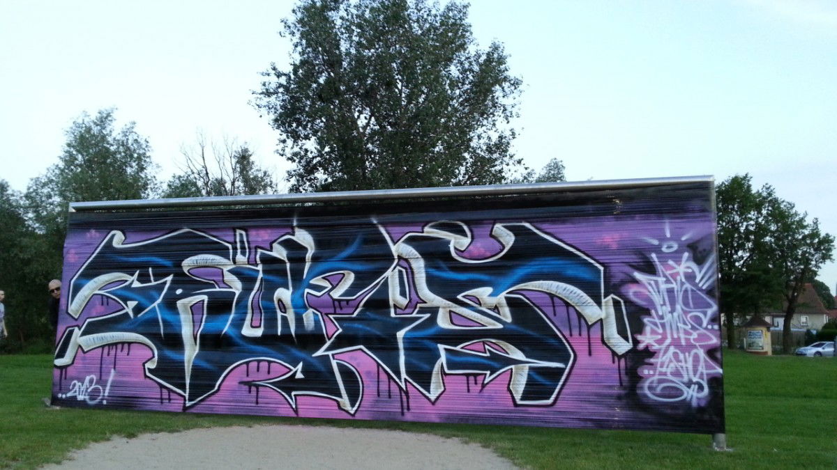 Graffiti Wall in Sroda Slaska - Photo by dubtroe - furis, rufis, hmbs (2013)