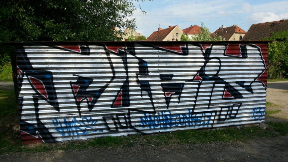 Graffiti Wall in Sroda Slaska - Photo by dubtroe - furis, rufis, hmbs (2013)