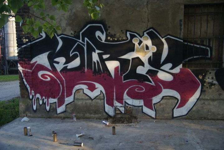 Graffiti Wall in Sroda Slaska - Photo by dubtroe - furis, rufis, frs (2011)