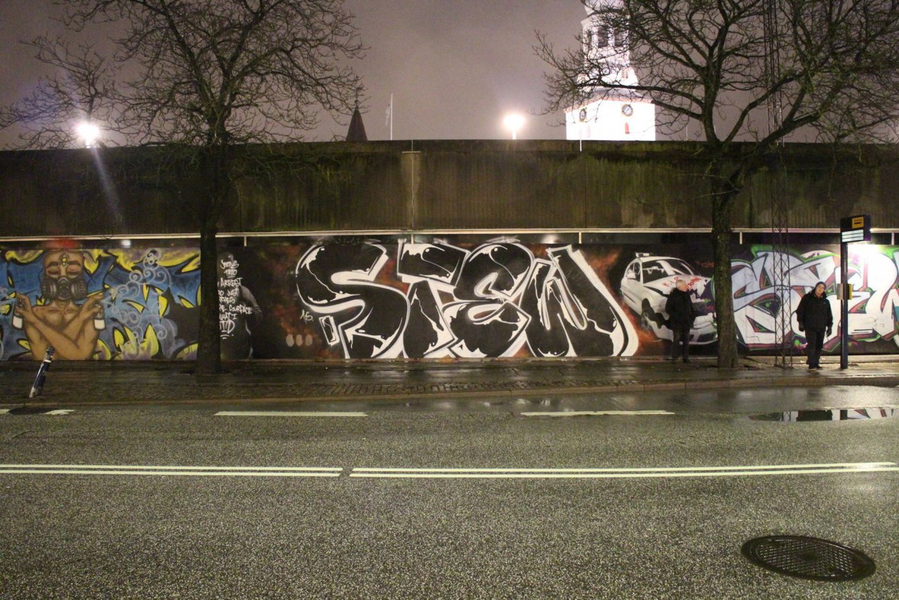Graffiti Wall - Photo by dumberone