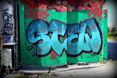 Graffiti Wall - Photo by dumberone