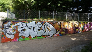 Graffiti Wall - Photo by dumberone