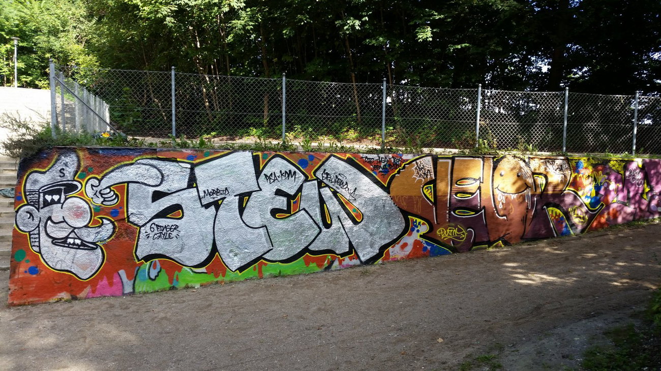 Graffiti Wall - Photo by dumberone