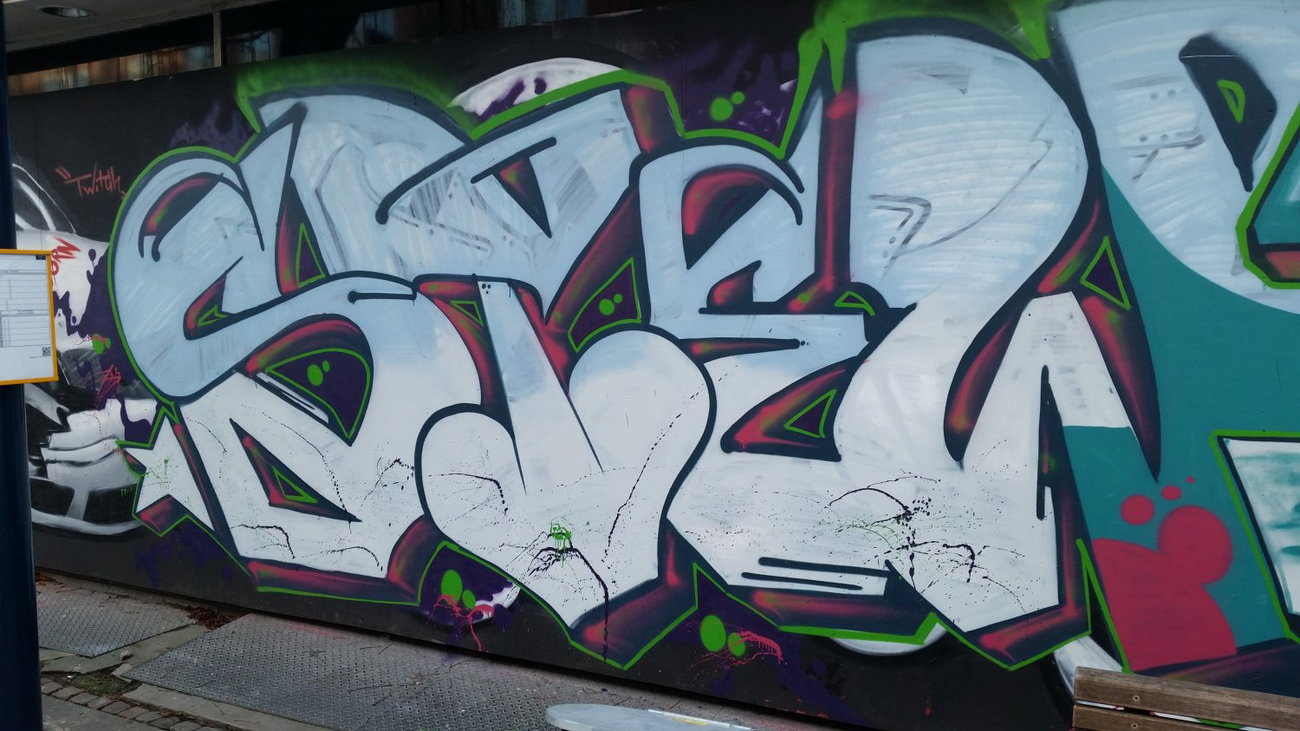 Graffiti Wall - Photo by dumberone
