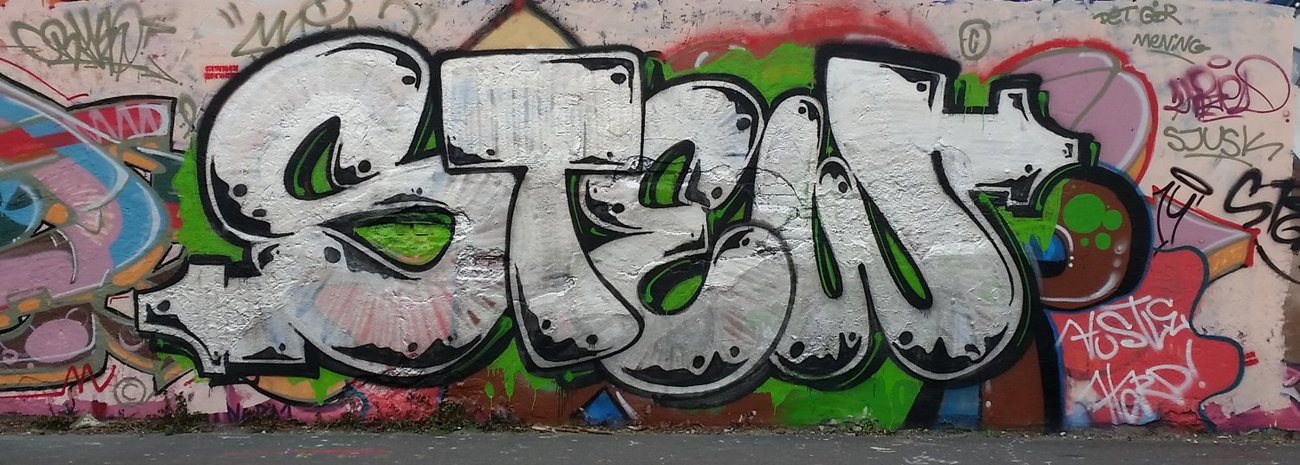 Graffiti Wall - Photo by dumberone
