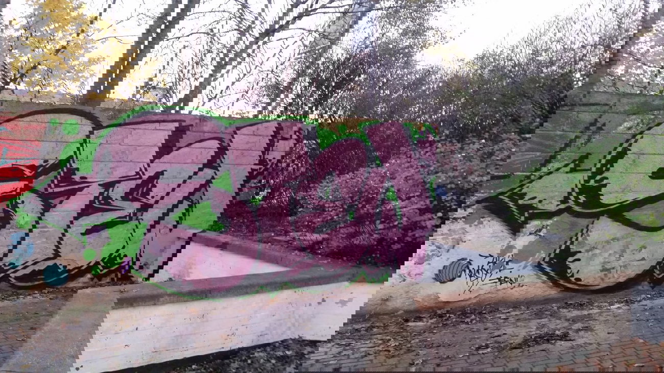 Graffiti Bombing - Photo by dumberone