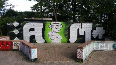 Graffiti Wall - Photo by dumberone