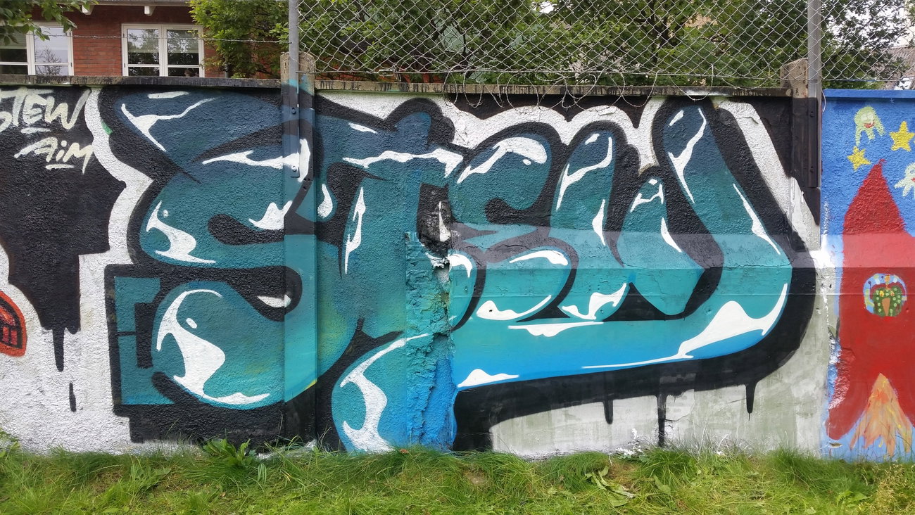 Graffiti Wall - Photo by dumberone