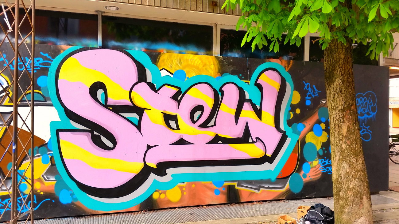 Graffiti Wall - Photo by dumberone