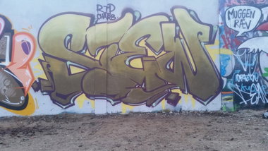 Graffiti Wall - Photo by dumberone