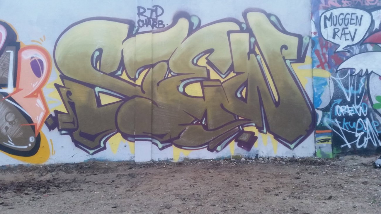Graffiti Wall - Photo by dumberone