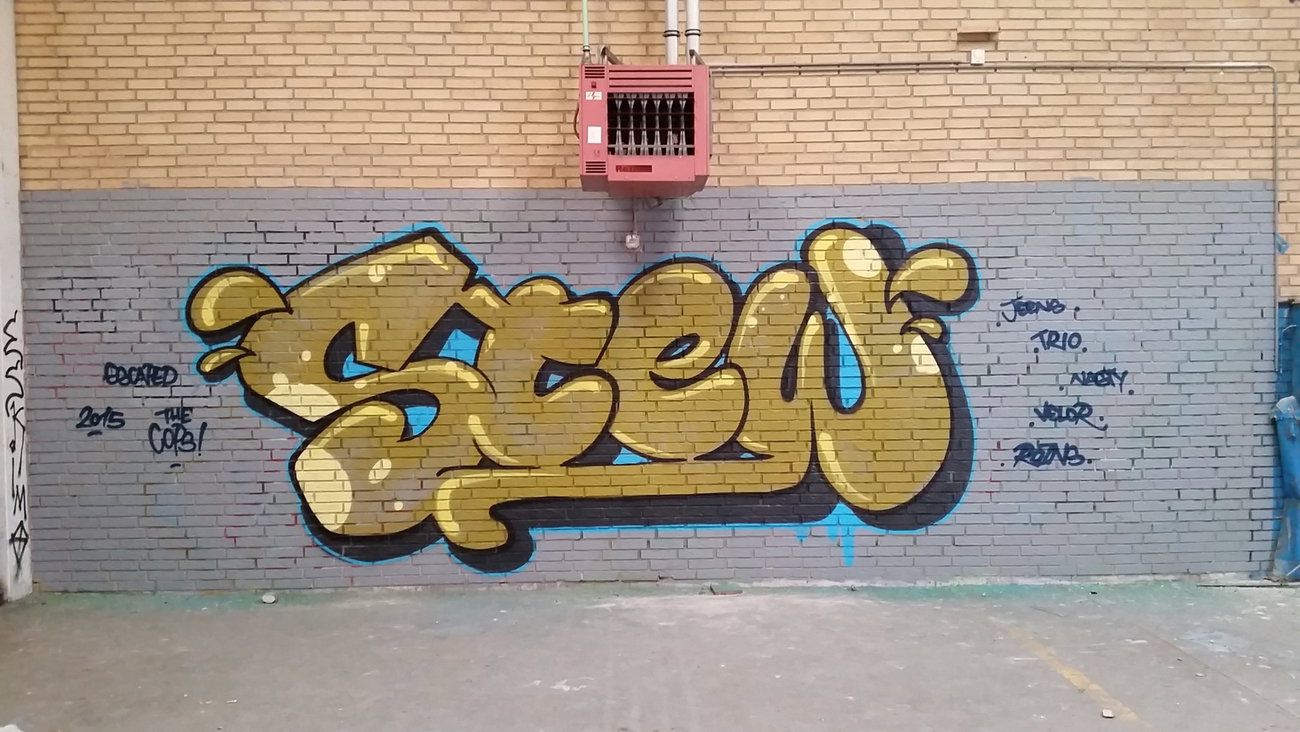 Graffiti Wall - Photo by dumberone