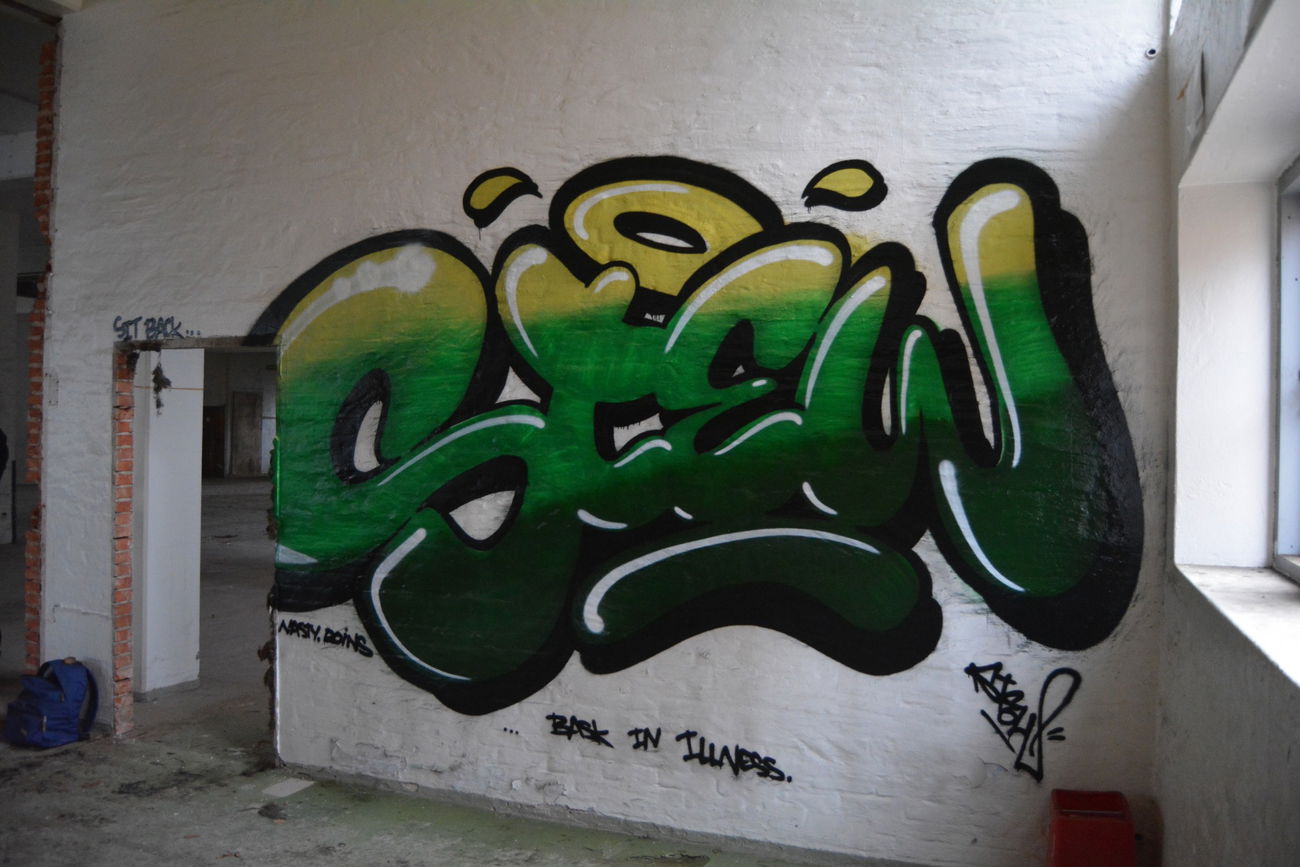 Graffiti Bombing - Photo by dumberone