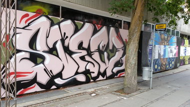 Graffiti Wall - Photo by dumberone