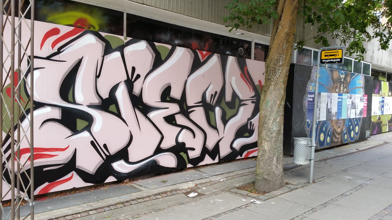 Graffiti Wall - Photo by dumberone