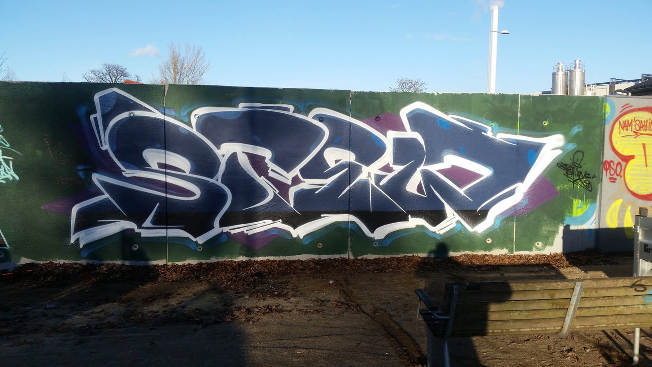 Graffiti Wall - Photo by dumberone