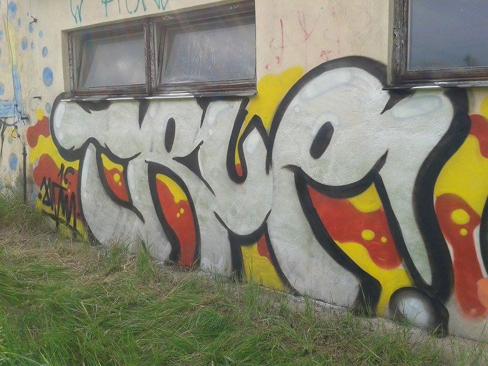 Graffiti Bombing - Photo by dymsoon - trainline, allineedcrew (2016)