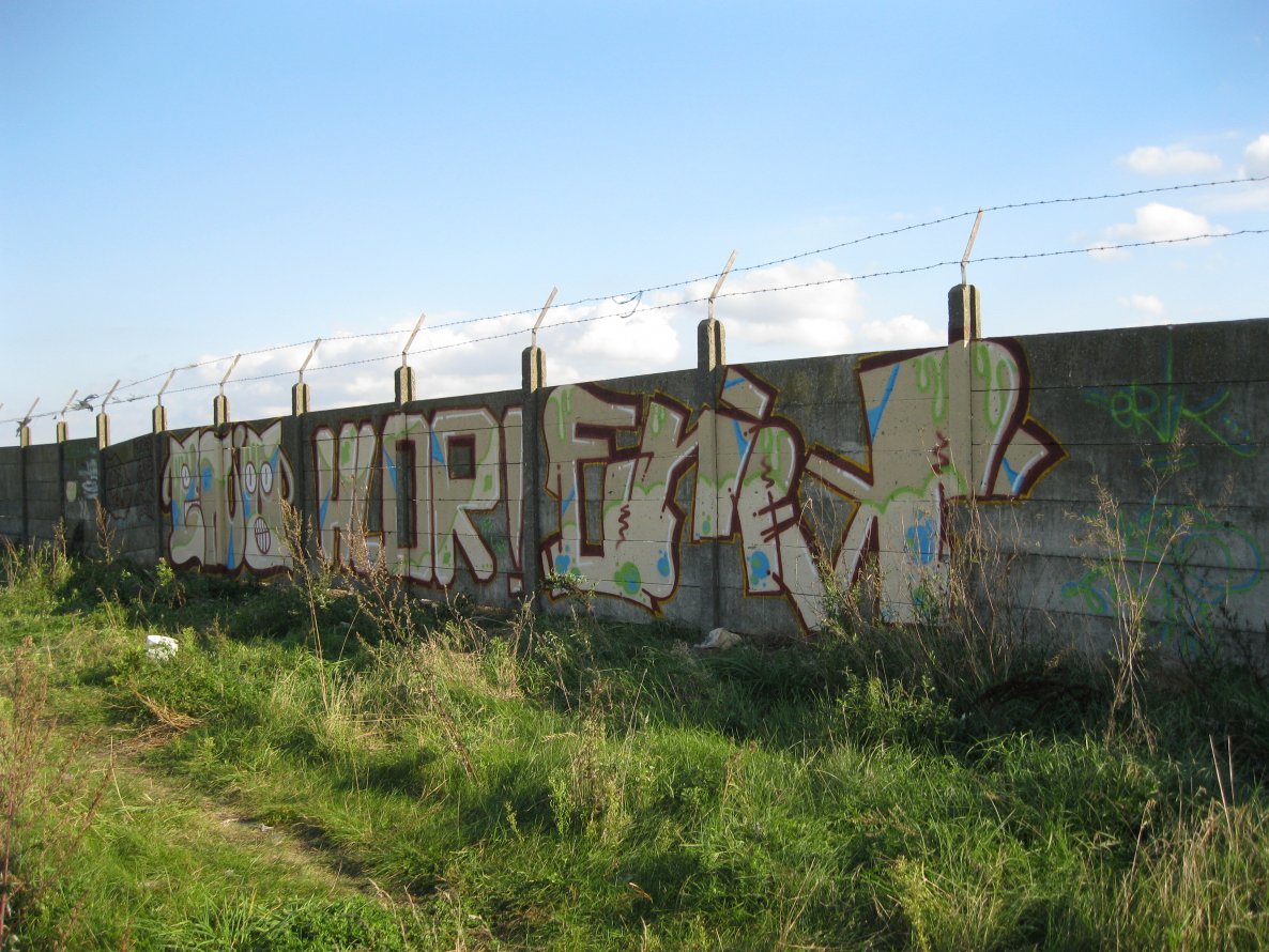 Graffiti Wall in Ostroleka - Photo by eRik1 - En, Rs, HloR (2013)