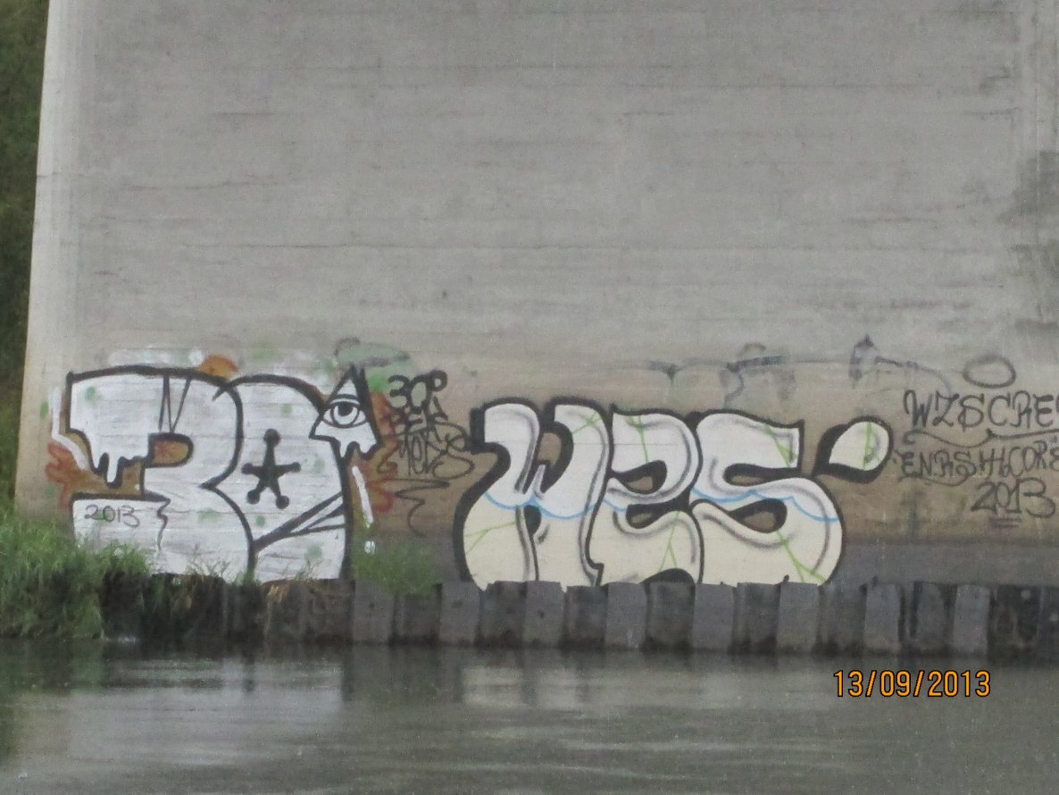 Graffiti Bombing - Photo by eRik1 - 30stopni, WzS, Crew