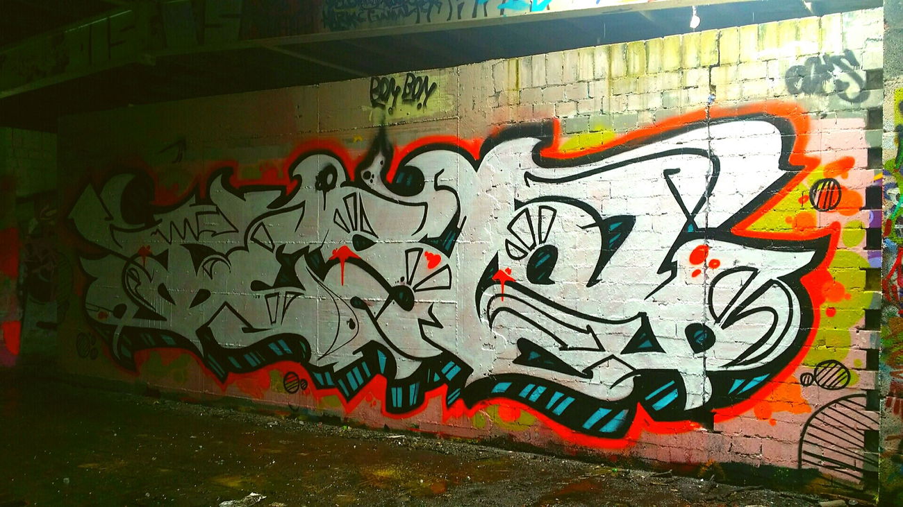 Graffiti Wall - Photo by edding3000 - tesla (2015)